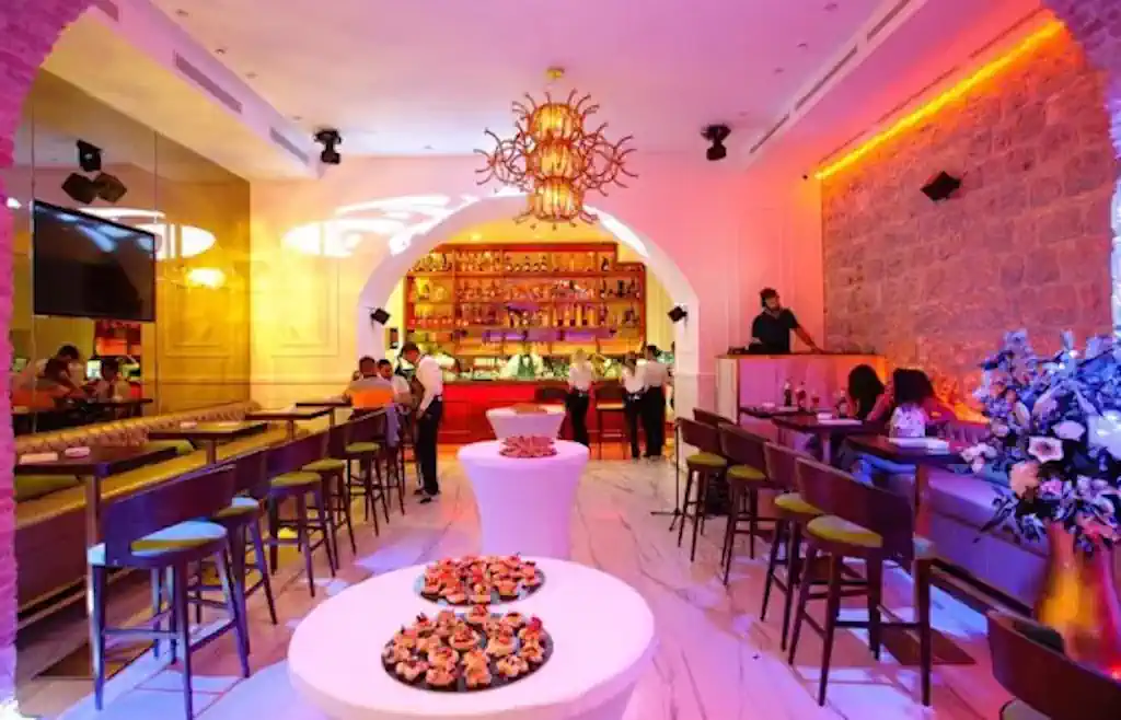 Antique Bar & Sushi Split