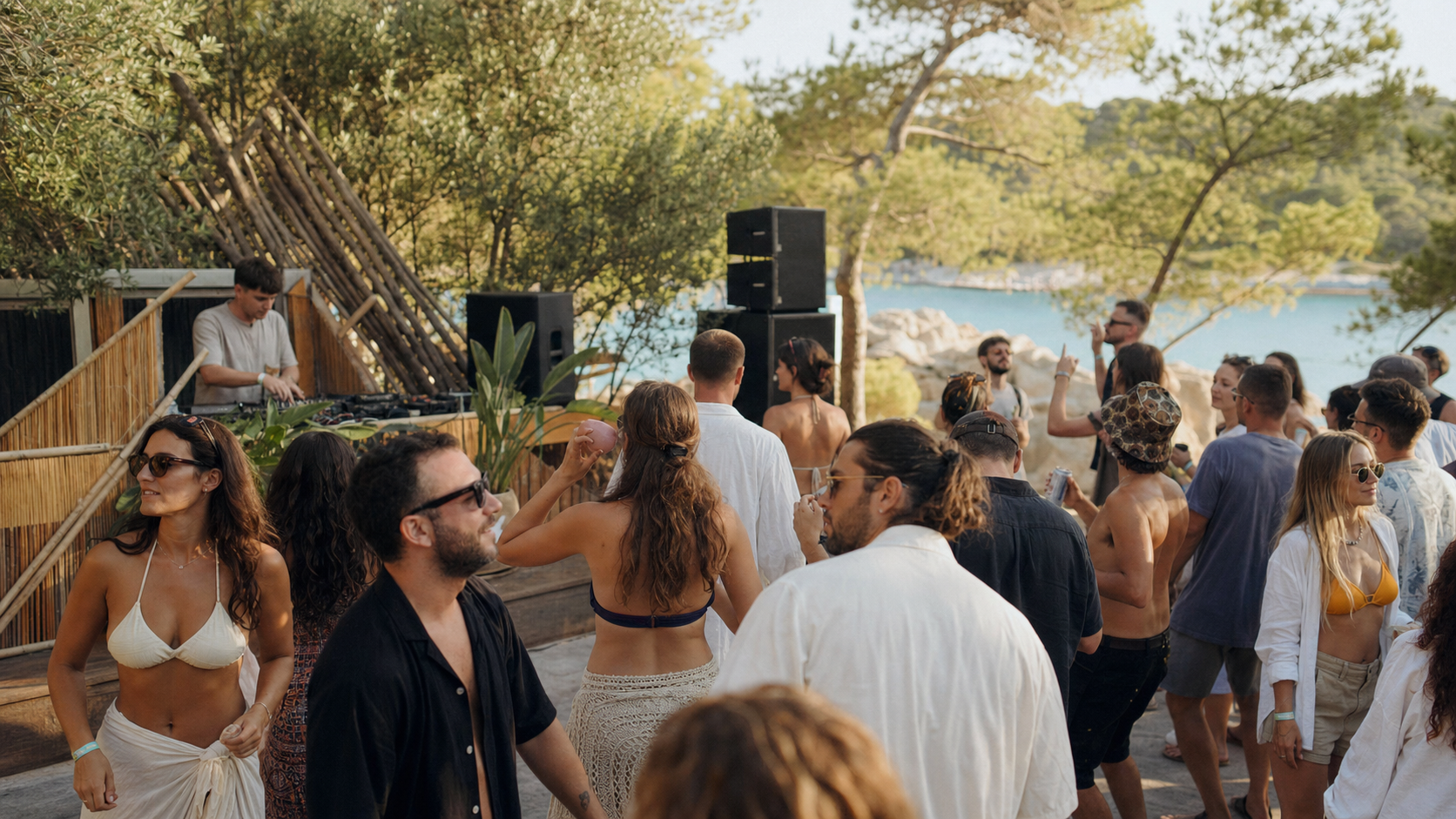Dnevni elektronički festival uz more u Tisnom