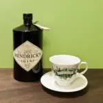Boca gina Hendrick’s s šalicom